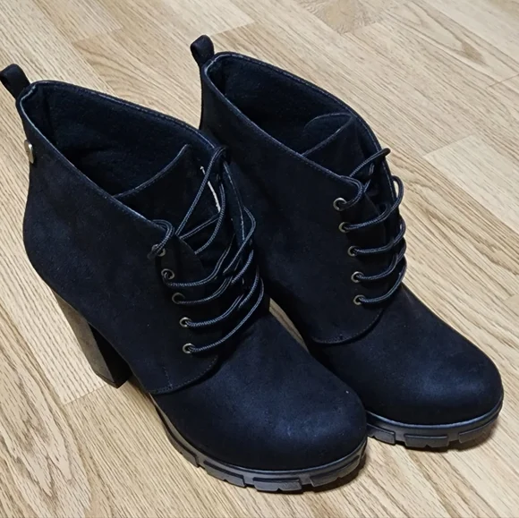 Booties - Picture 4 of 5